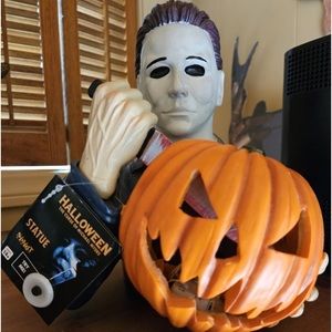 🎃Michael Myers LED Statue Spirit Halloween 🎃